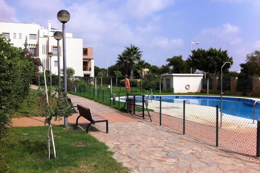 Chill Out Ground Floor Apartm +Private Garden+Wifi Retamar  Zewnętrze zdjęcie